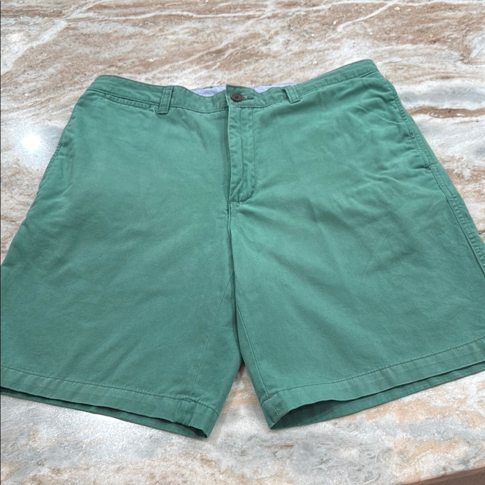 Club Room Macys preppy Green cotton Men's Green Shorts. 

34 waist longer inseam